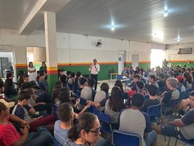 MS Pantanal leva informação e mudas de Ipês para estudantes sidrolandenses